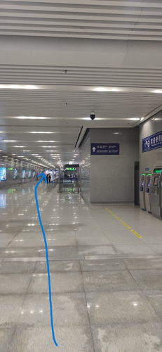 右转后看到的通道